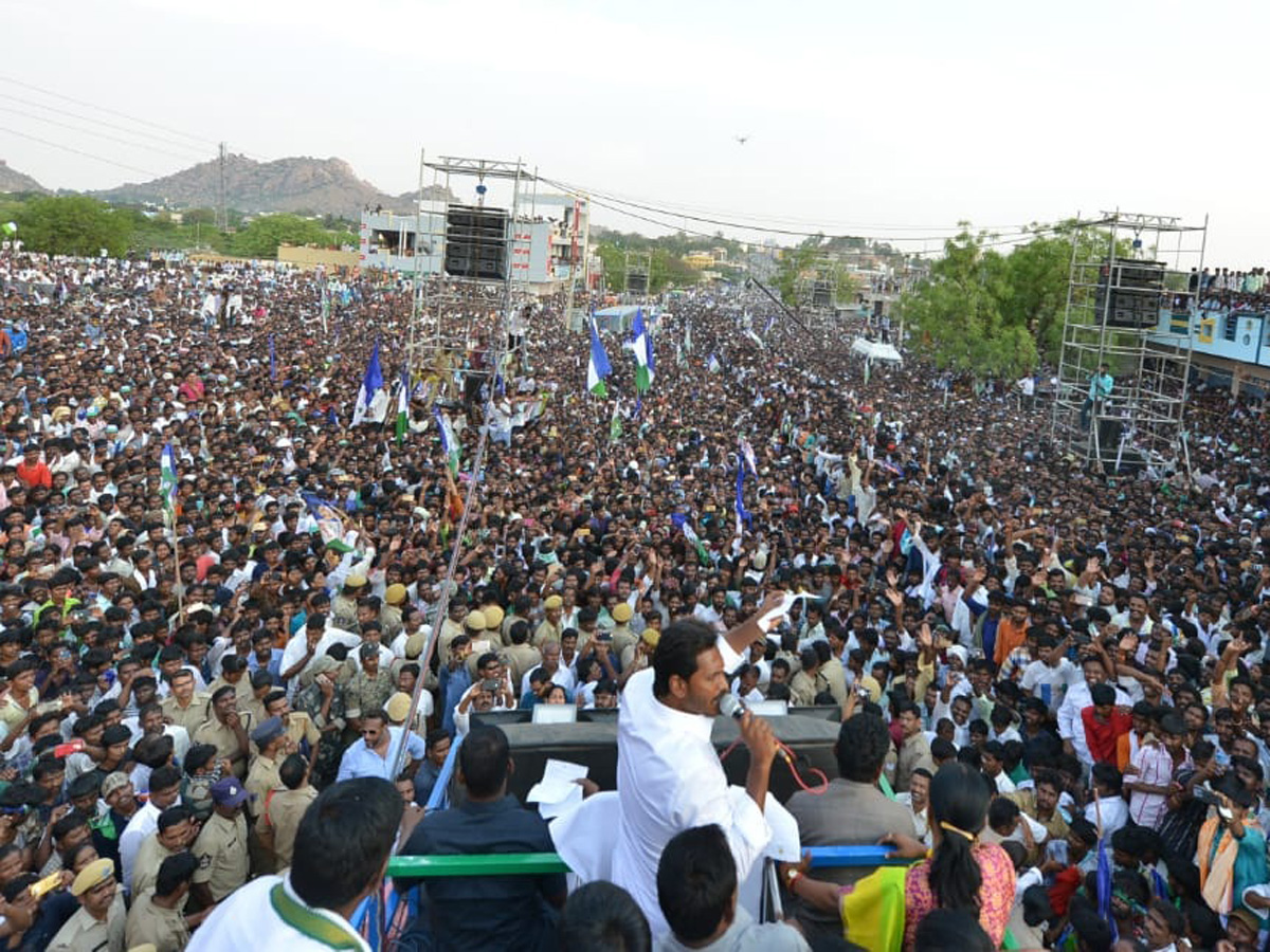 ys jagan election meeting In Kalyanadurgam Photo Gallery - Sakshi3