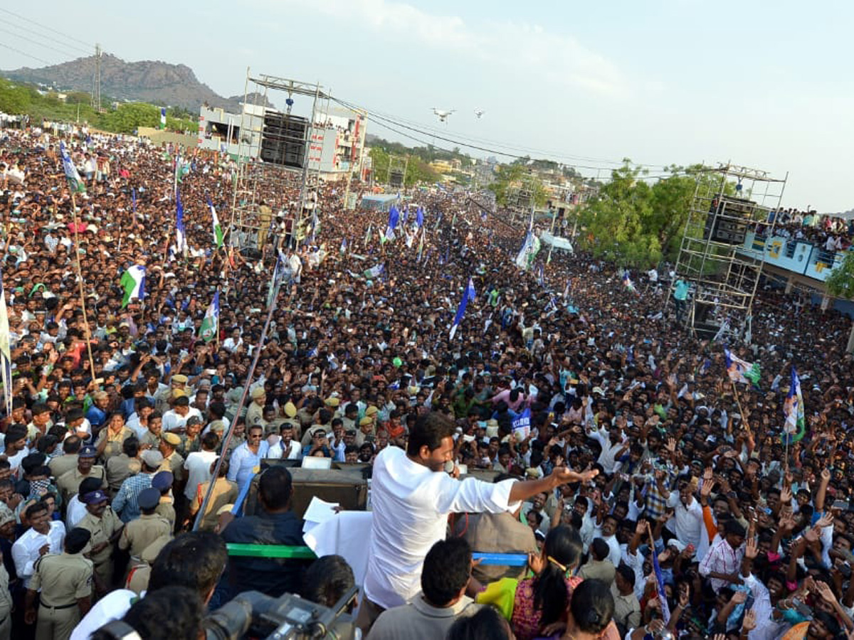 ys jagan election meeting In Kalyanadurgam Photo Gallery - Sakshi4