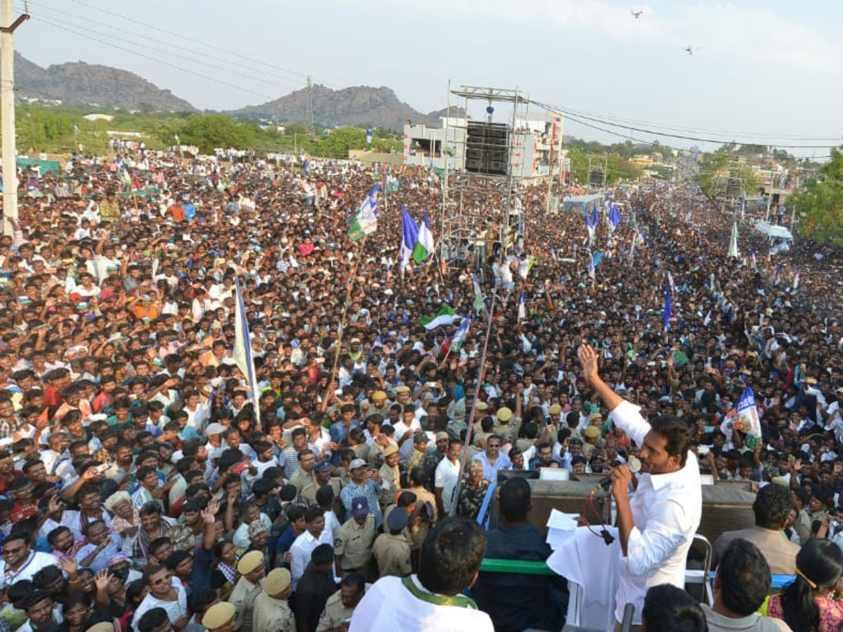 ys jagan election meeting In Kalyanadurgam Photo Gallery - Sakshi5