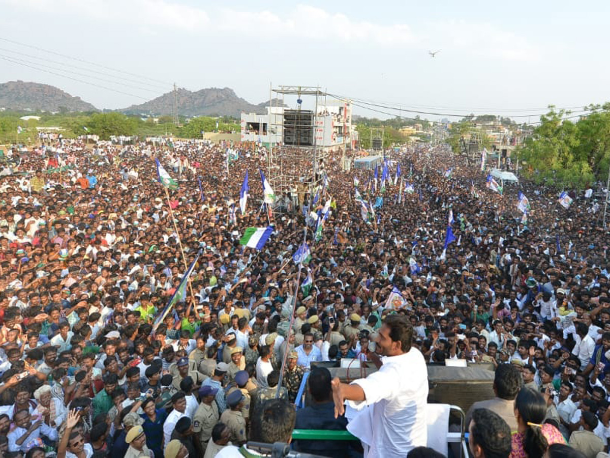 ys jagan election meeting In Kalyanadurgam Photo Gallery - Sakshi6