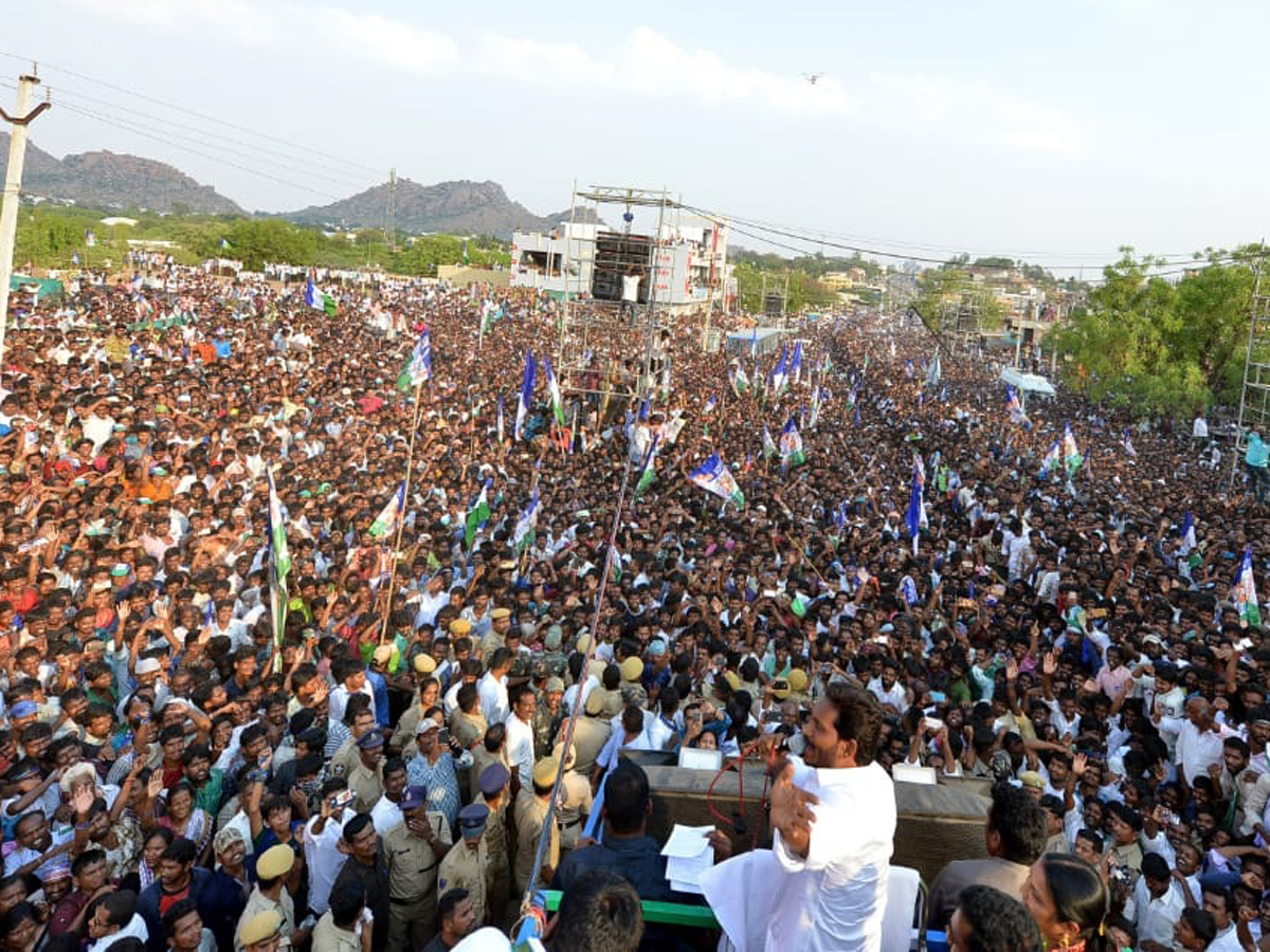 ys jagan election meeting In Kalyanadurgam Photo Gallery - Sakshi9