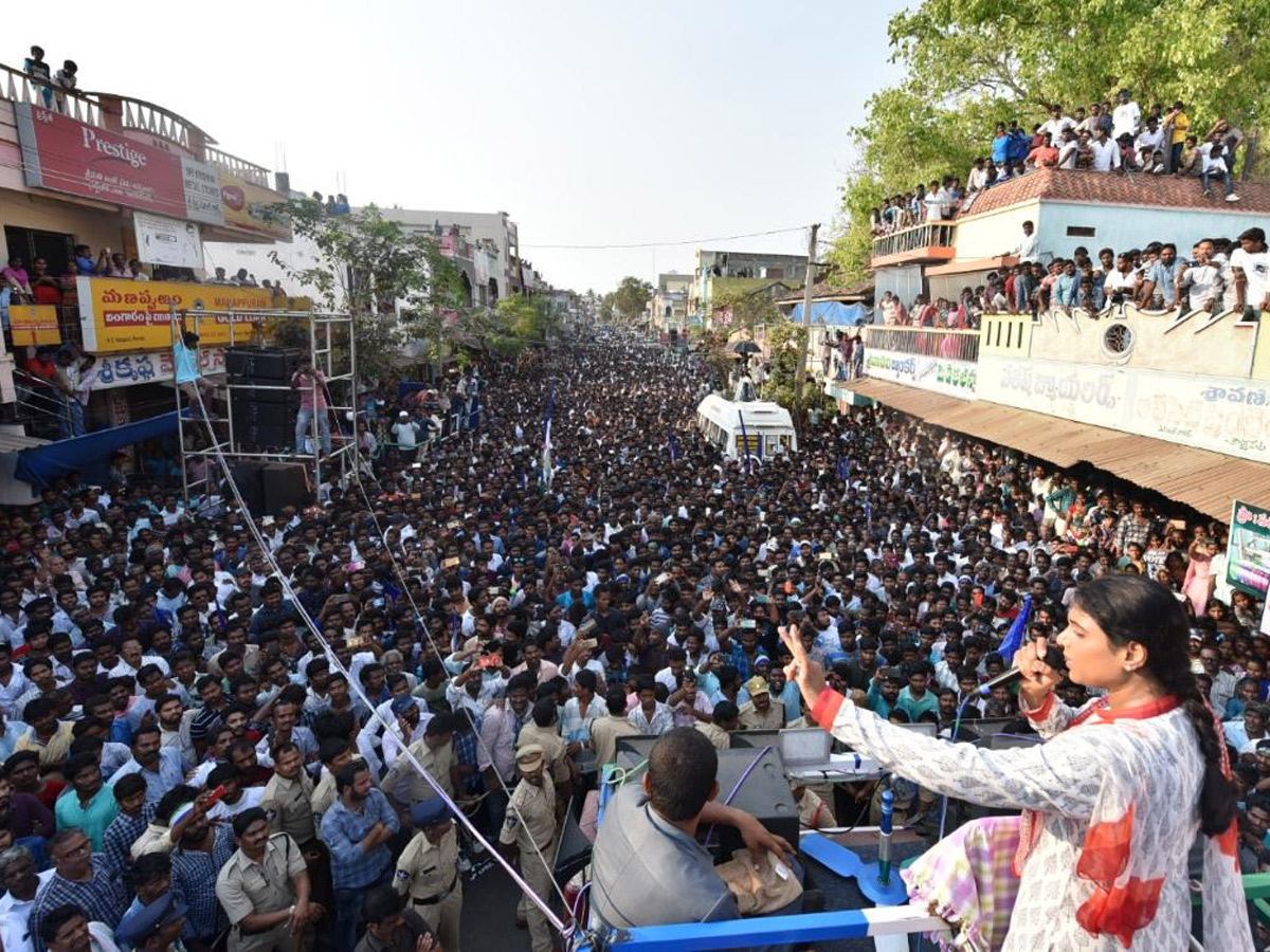 YS Sharmila Sharmila Speech In Kothapeta Public Meeting Photo Gallery - Sakshi12