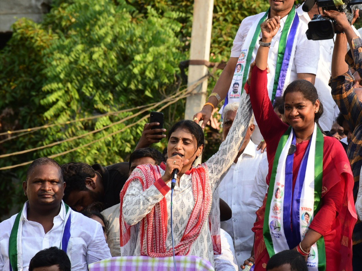 YS Sharmila Sharmila Speech In Kothapeta Public Meeting Photo Gallery - Sakshi13