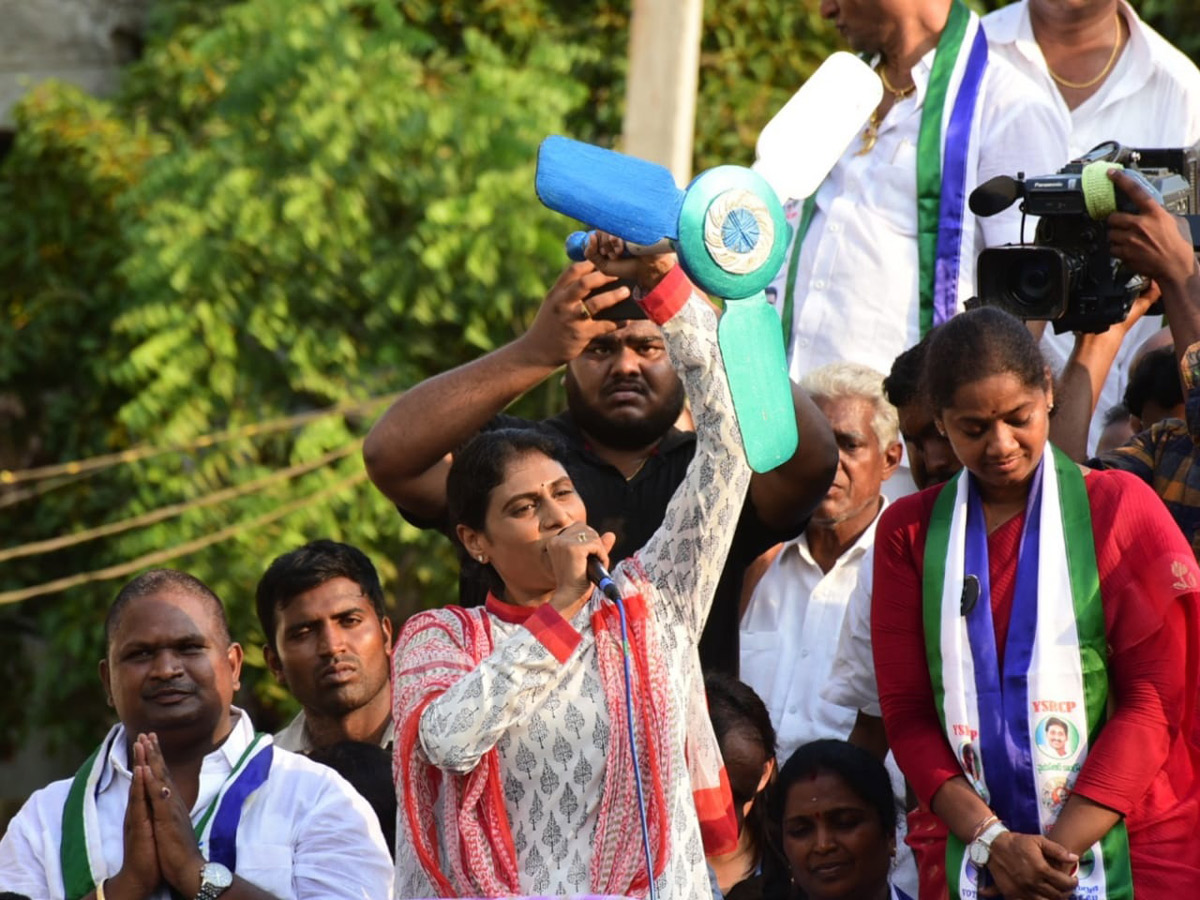 YS Sharmila Sharmila Speech In Kothapeta Public Meeting Photo Gallery - Sakshi3