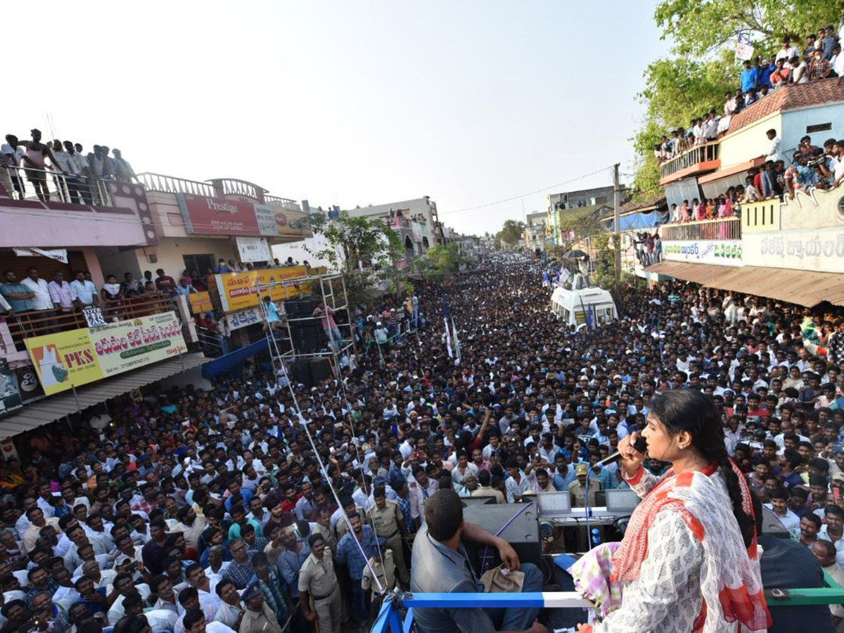 YS Sharmila Sharmila Speech In Kothapeta Public Meeting Photo Gallery - Sakshi6