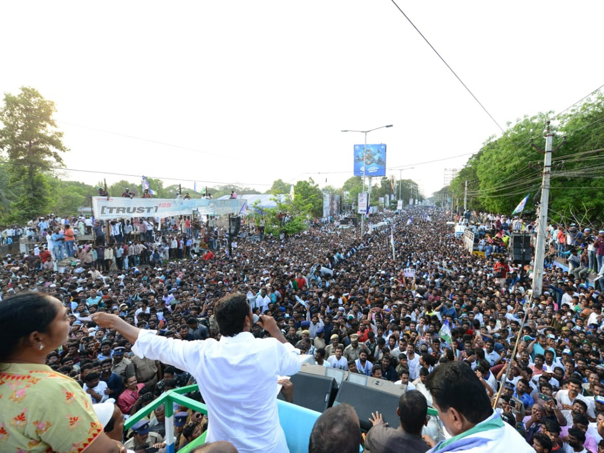 ys jagan election meeting In Guntur Photo Gallery - Sakshi1