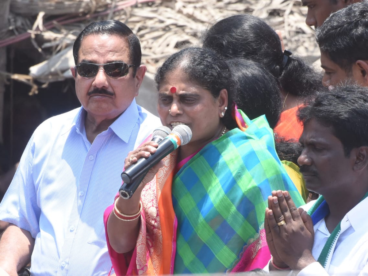 YS vijayamma public meeting at Putalapattu photo Gallery - Sakshi10