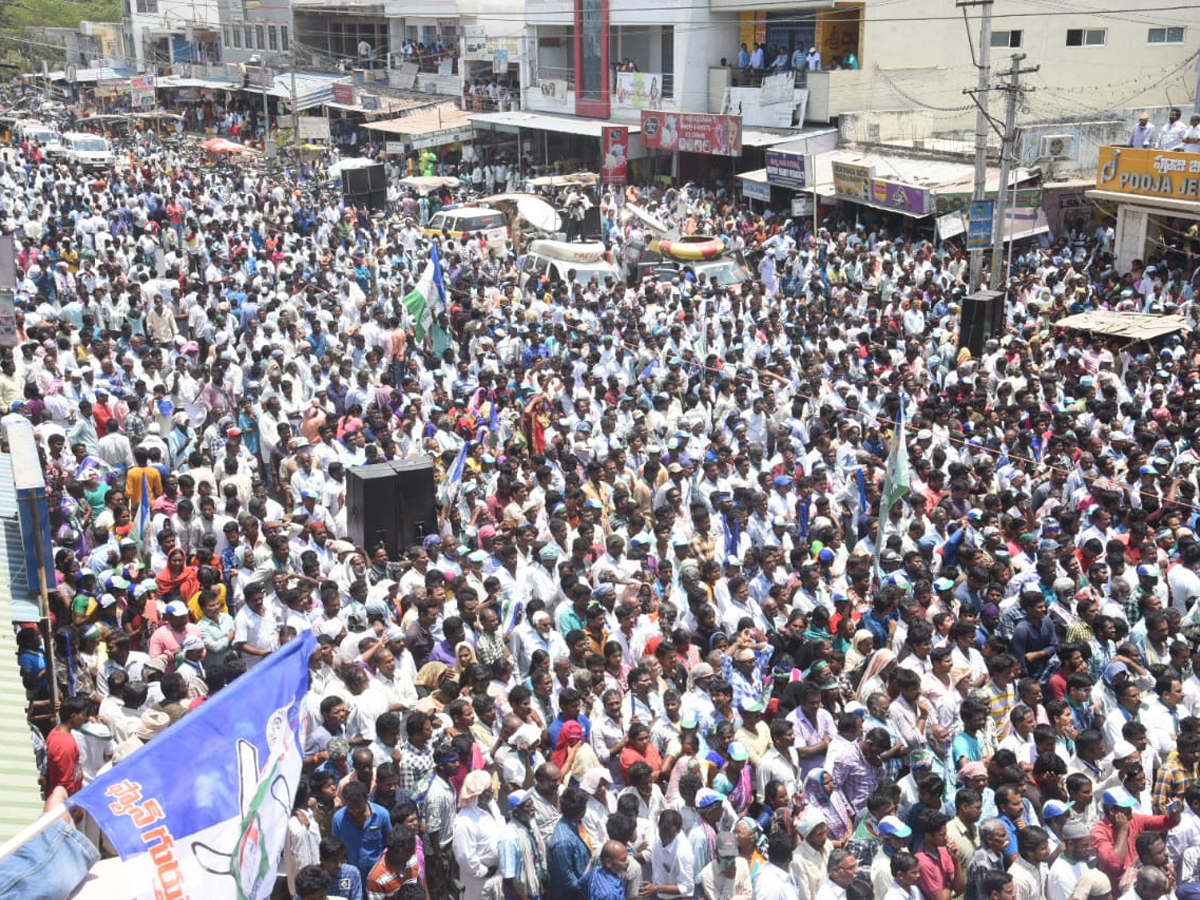 YS vijayamma public meeting at Putalapattu photo Gallery - Sakshi7