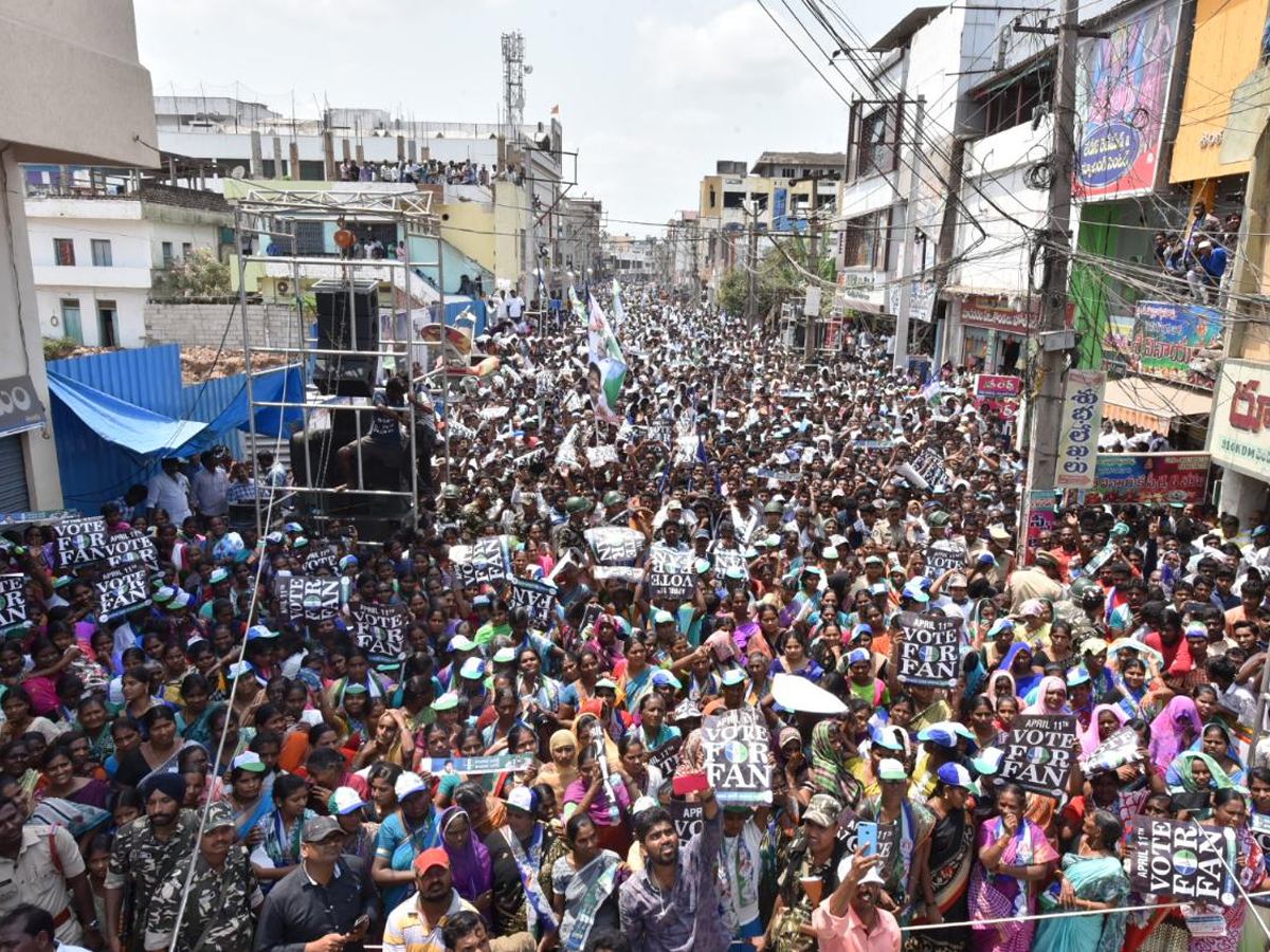 YS Sharmila Reddy public meeting at thanuku Photo Gallery  - Sakshi2