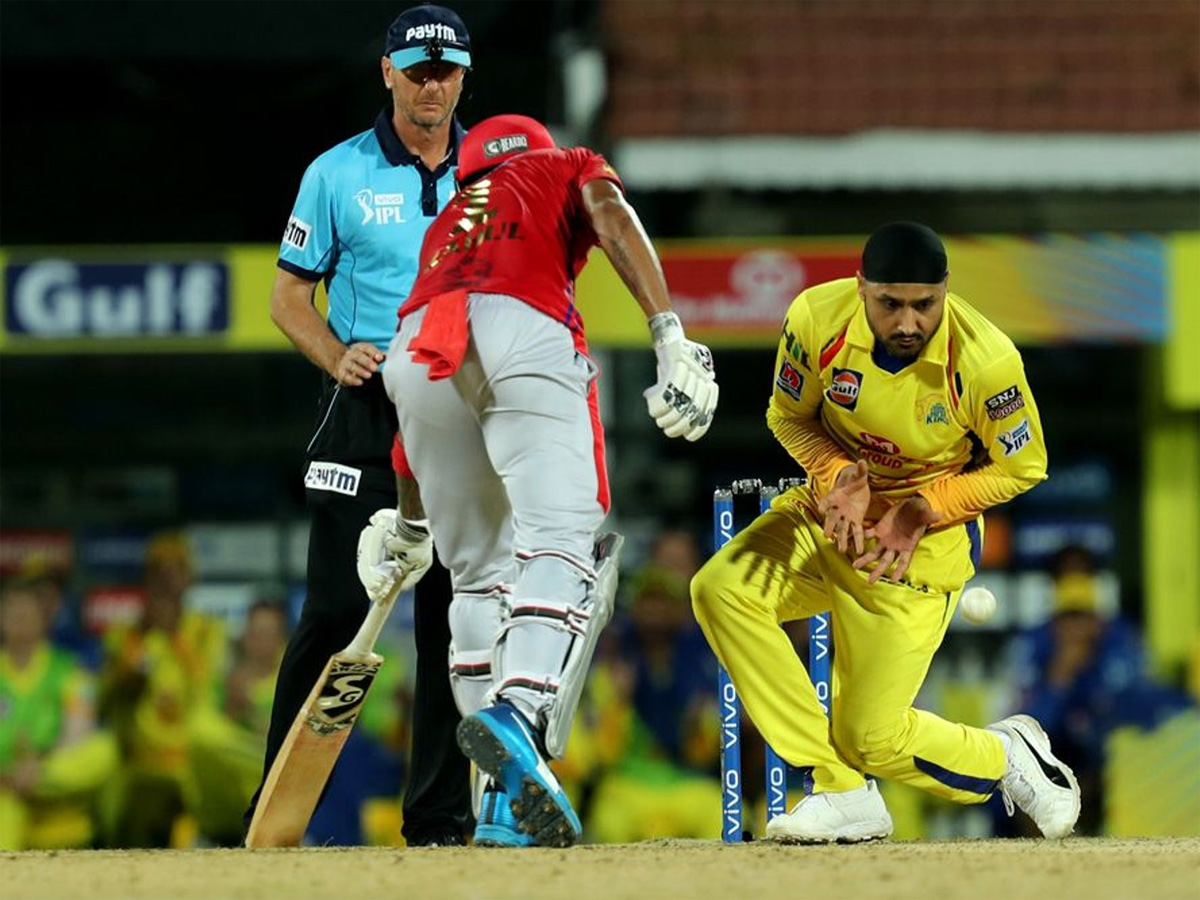 Chennai Super Kings return to winning ways against Kings XI Punjab Photo Gallery - Sakshi16