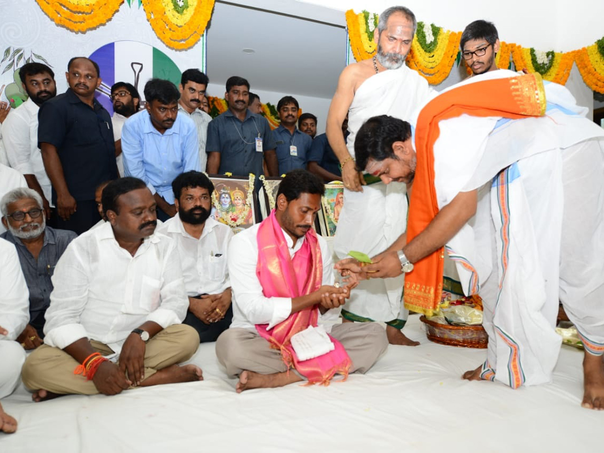 Ugadi Panchanga Sravanam in YSRCP PARTY OFFICE Photo Gallery - Sakshi3