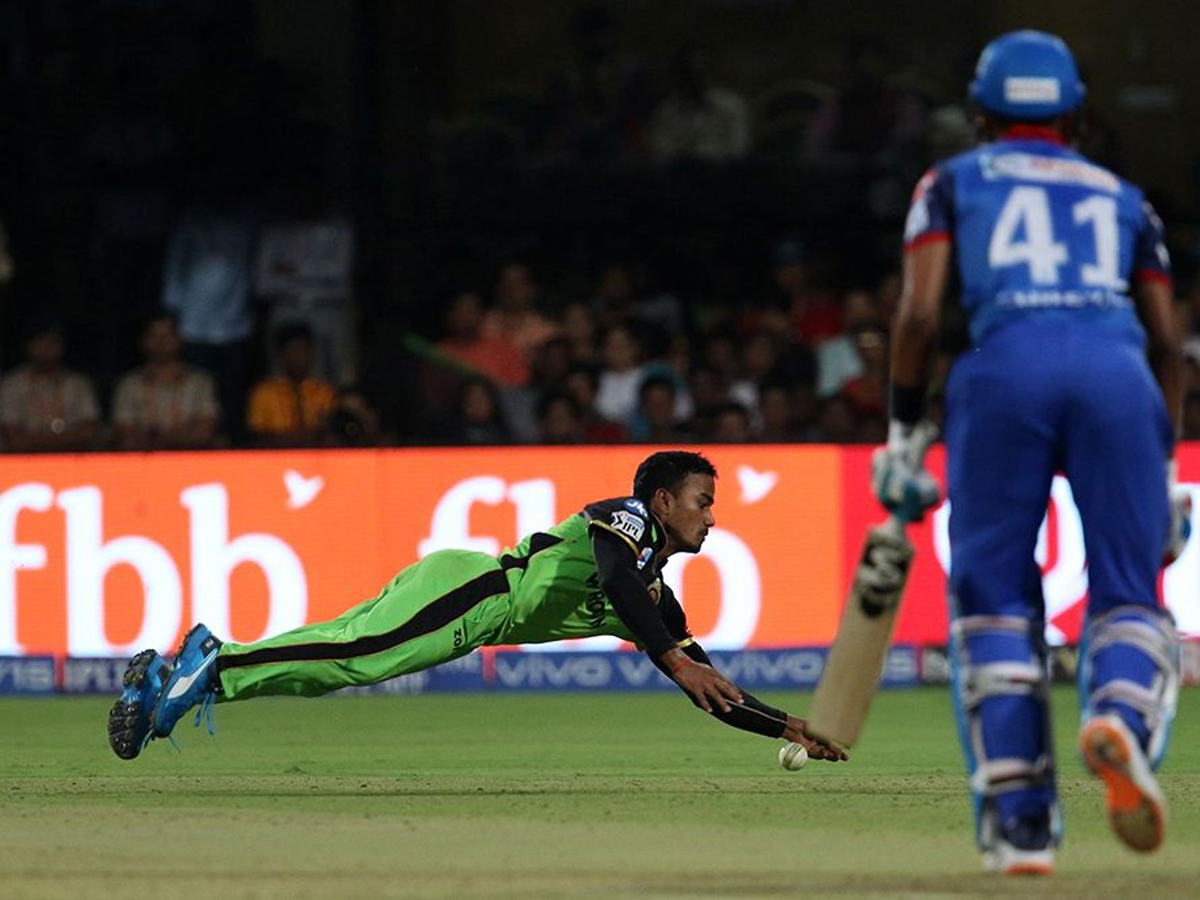 Delhi Capitals win by four wickets Photo Gallery - Sakshi21