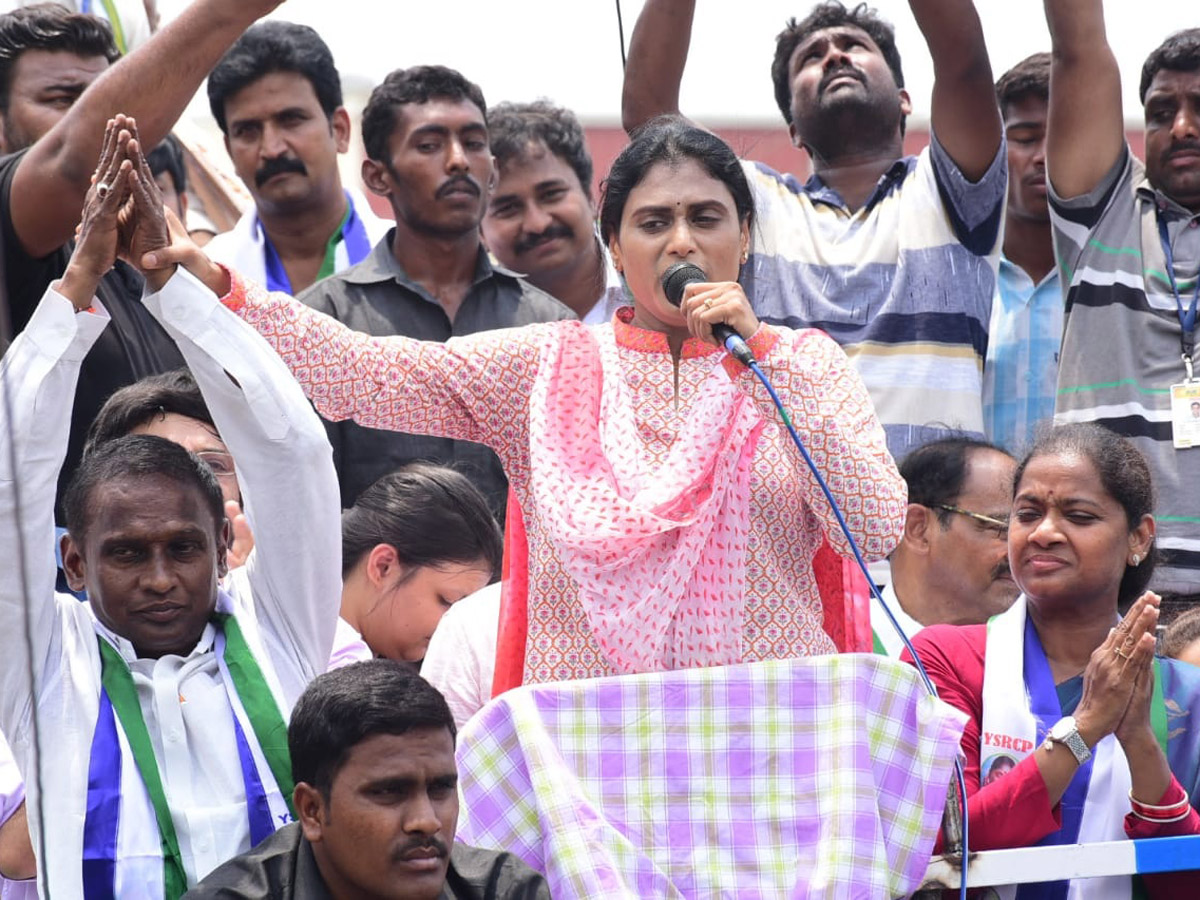 YS Sharmila Speech In Malikipuram Public Meeting Photo Gallery - Sakshi1