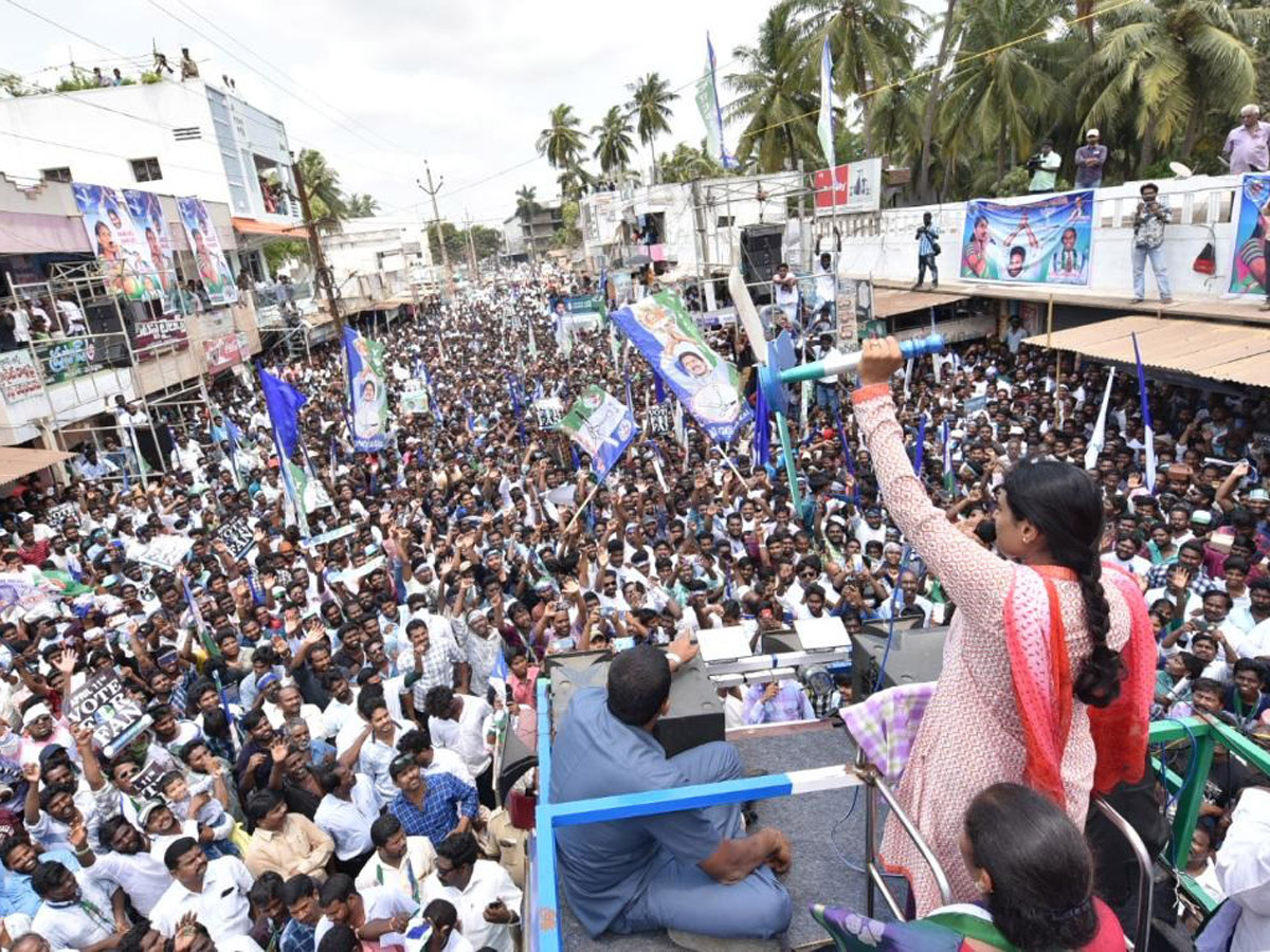 YS Sharmila Speech In Malikipuram Public Meeting Photo Gallery - Sakshi14