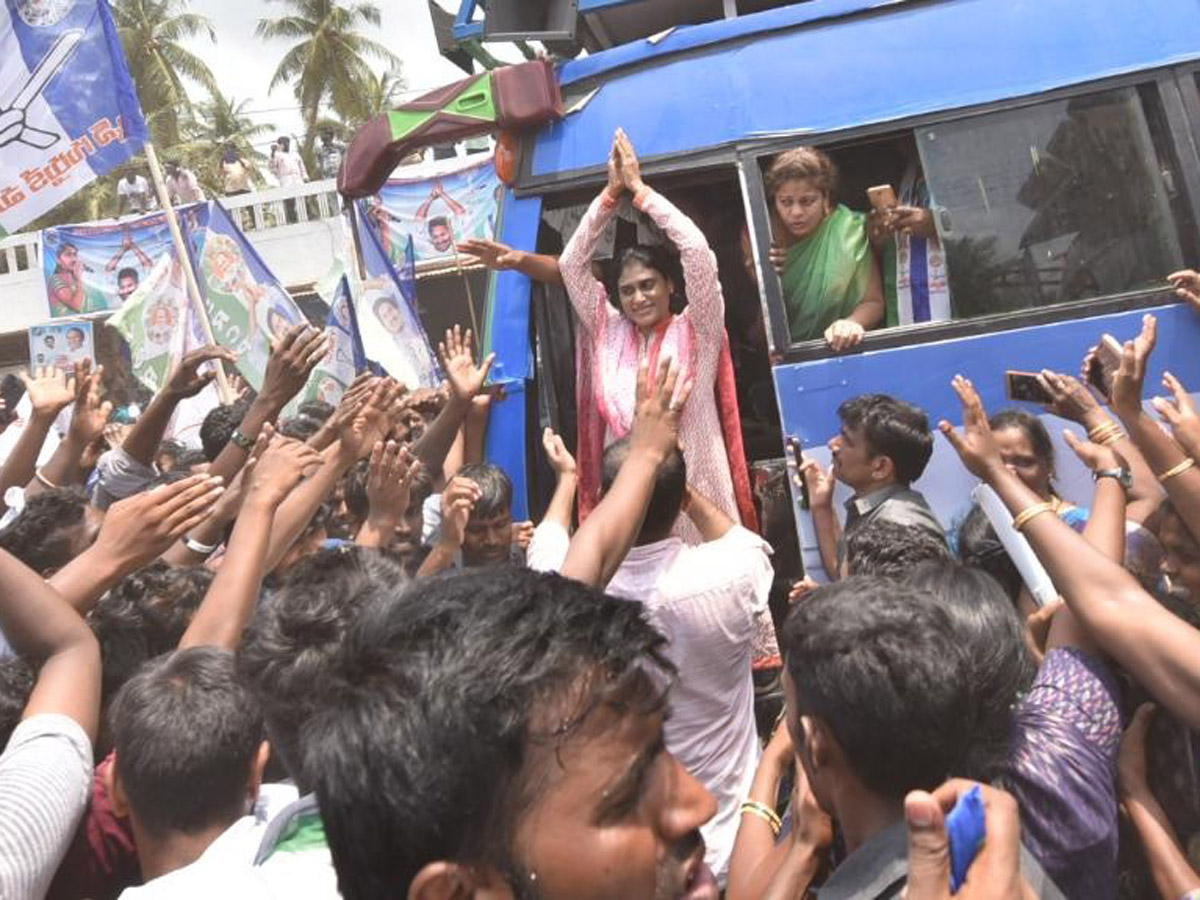 YS Sharmila Speech In Malikipuram Public Meeting Photo Gallery - Sakshi15