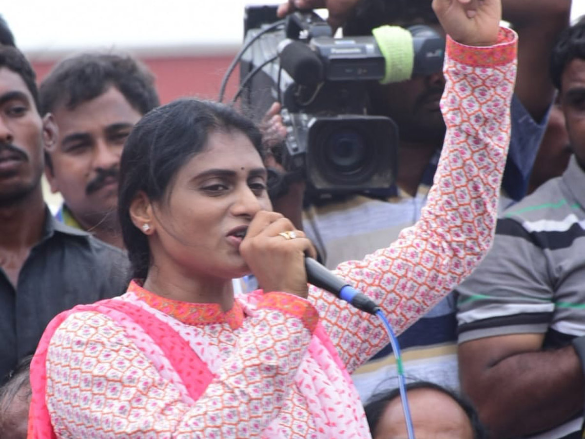 YS Sharmila Speech In Malikipuram Public Meeting Photo Gallery - Sakshi2