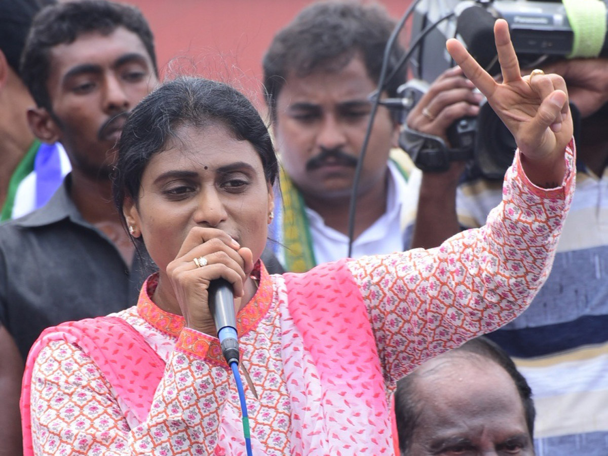 YS Sharmila Speech In Malikipuram Public Meeting Photo Gallery - Sakshi4