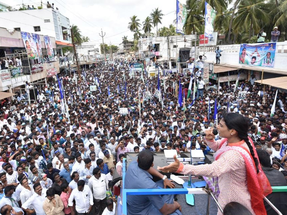 YS Sharmila Speech In Malikipuram Public Meeting Photo Gallery - Sakshi8