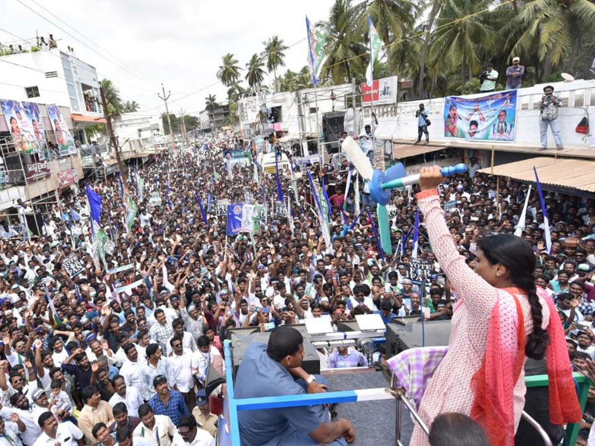 YS Sharmila Speech In Malikipuram Public Meeting Photo Gallery - Sakshi9