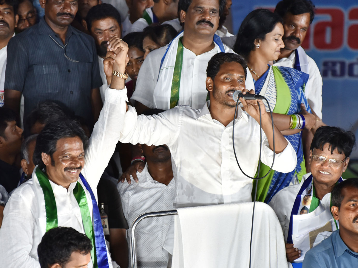  YS jagan public meeting at gajuwaka Photo Gallery - Sakshi5