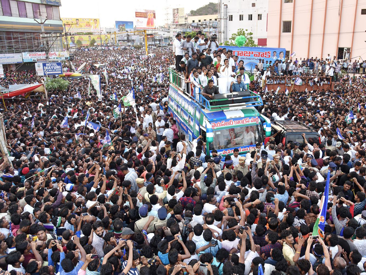  YS jagan public meeting at gajuwaka Photo Gallery - Sakshi8