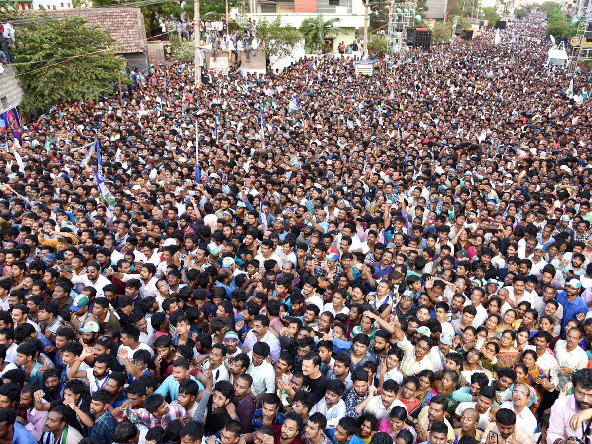  YS jagan public meeting at gajuwaka Photo Gallery - Sakshi9