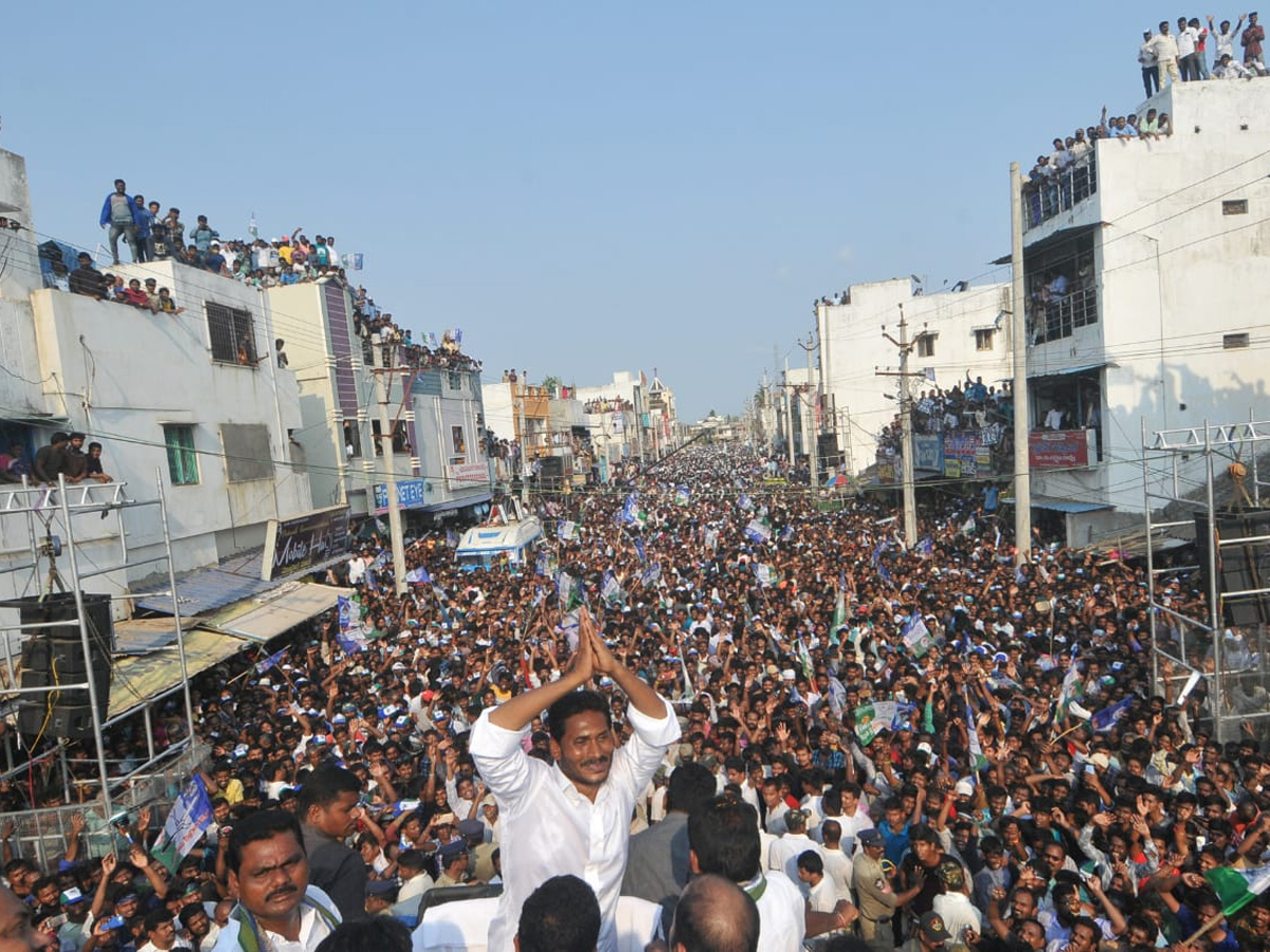 YS jagan public meeting at Tekkali Photo Gallery - Sakshi8