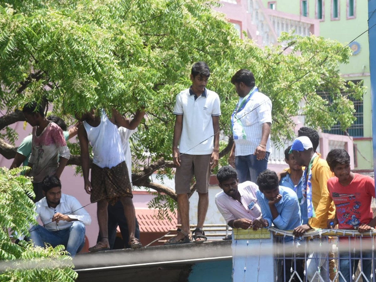 YS vijayamma public meeting at Srikalahasthi photo Gallery - Sakshi12