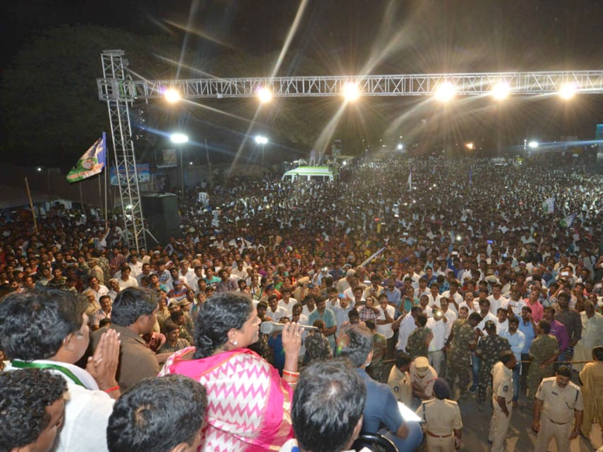 YS vijayamma public meeting at naidupeta photo Gallery - Sakshi1