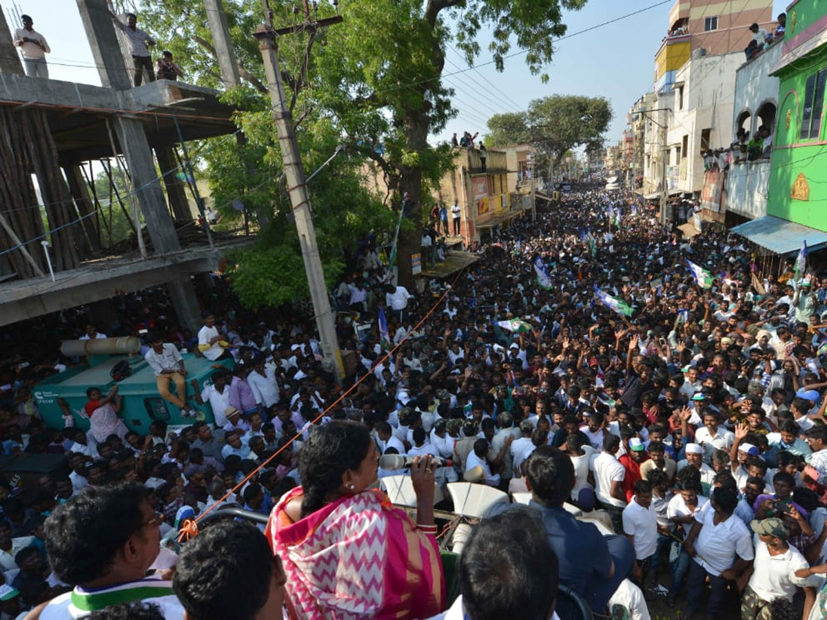 YS vijayamma public meeting at naidupeta photo Gallery - Sakshi4