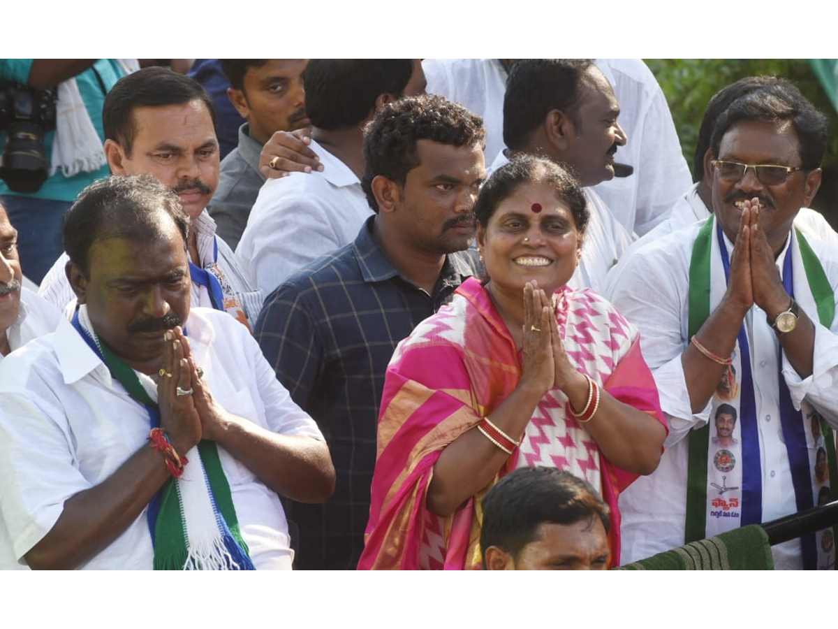 YS vijayamma public meeting at satyavedu photo Gallery - Sakshi11