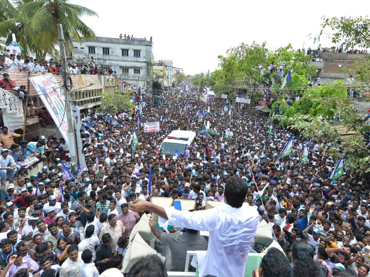 ys jagan election meeting In Korukonda Photo Gallery - Sakshi1