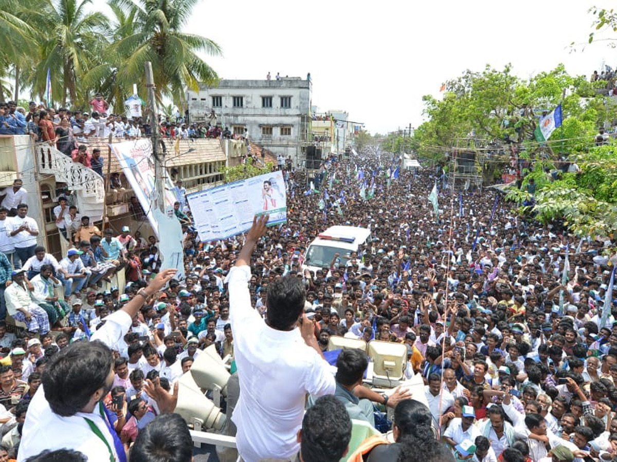 ys jagan election meeting In Korukonda Photo Gallery - Sakshi10