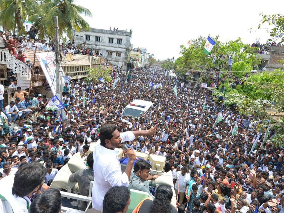 ys jagan election meeting In Korukonda Photo Gallery - Sakshi11