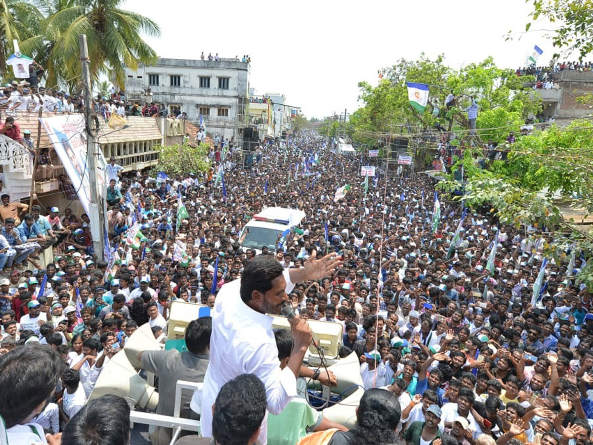 ys jagan election meeting In Korukonda Photo Gallery - Sakshi12