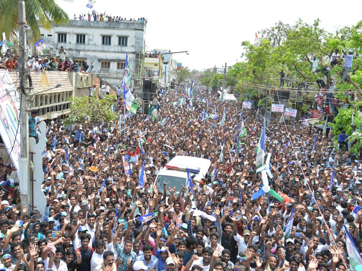 ys jagan election meeting In Korukonda Photo Gallery - Sakshi3