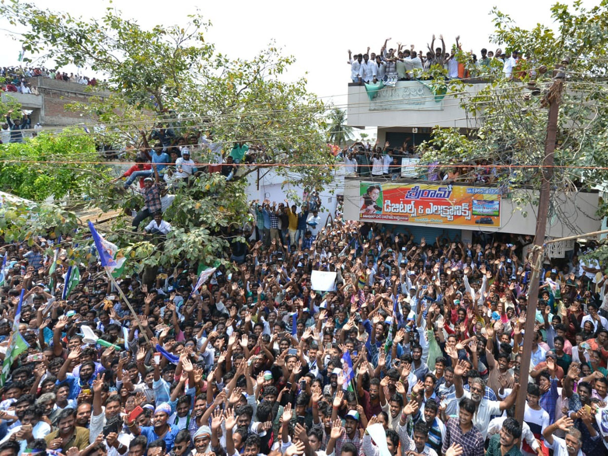 ys jagan election meeting In Korukonda Photo Gallery - Sakshi5