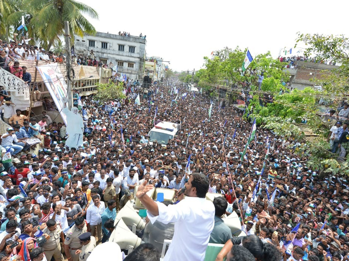 ys jagan election meeting In Korukonda Photo Gallery - Sakshi6