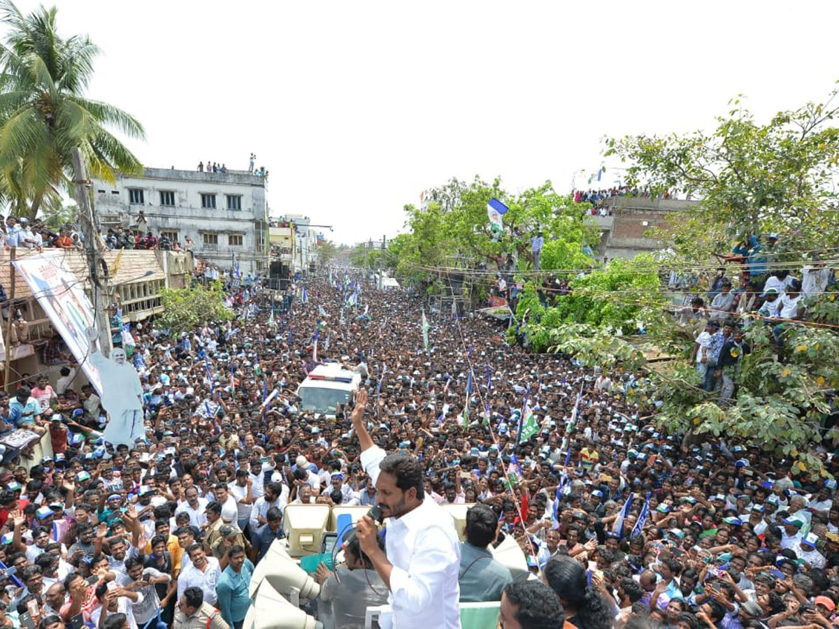 ys jagan election meeting In Korukonda Photo Gallery - Sakshi8