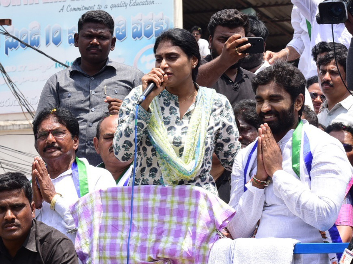 YS Sharmila Speech In Rajahmundry Public Meeting Photo Gallery - Sakshi1