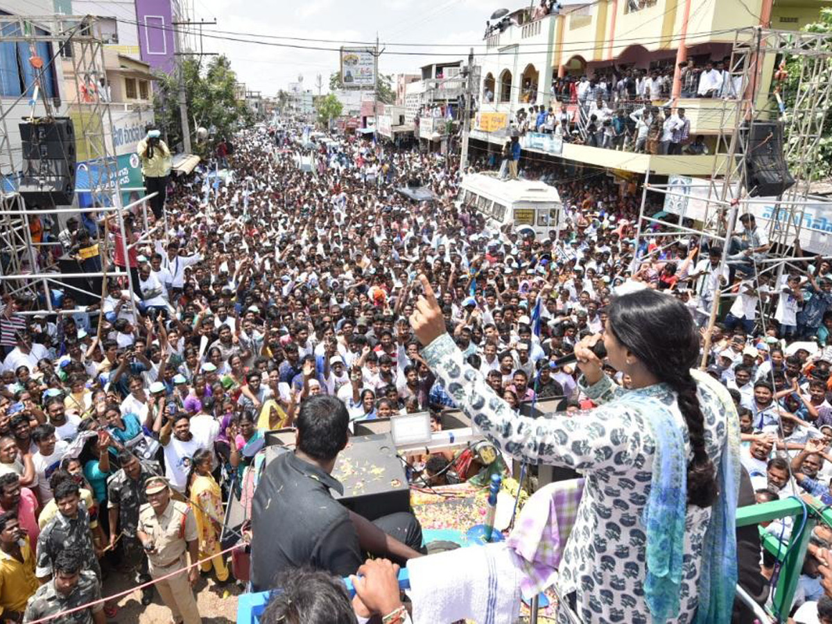 YS Sharmila Speech In Rajahmundry Public Meeting Photo Gallery - Sakshi10