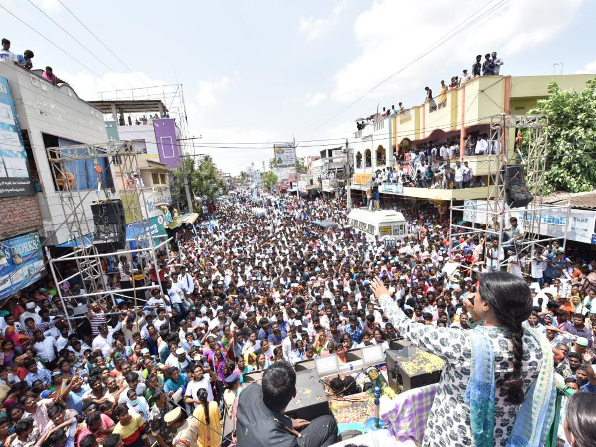 YS Sharmila Speech In Rajahmundry Public Meeting Photo Gallery - Sakshi12