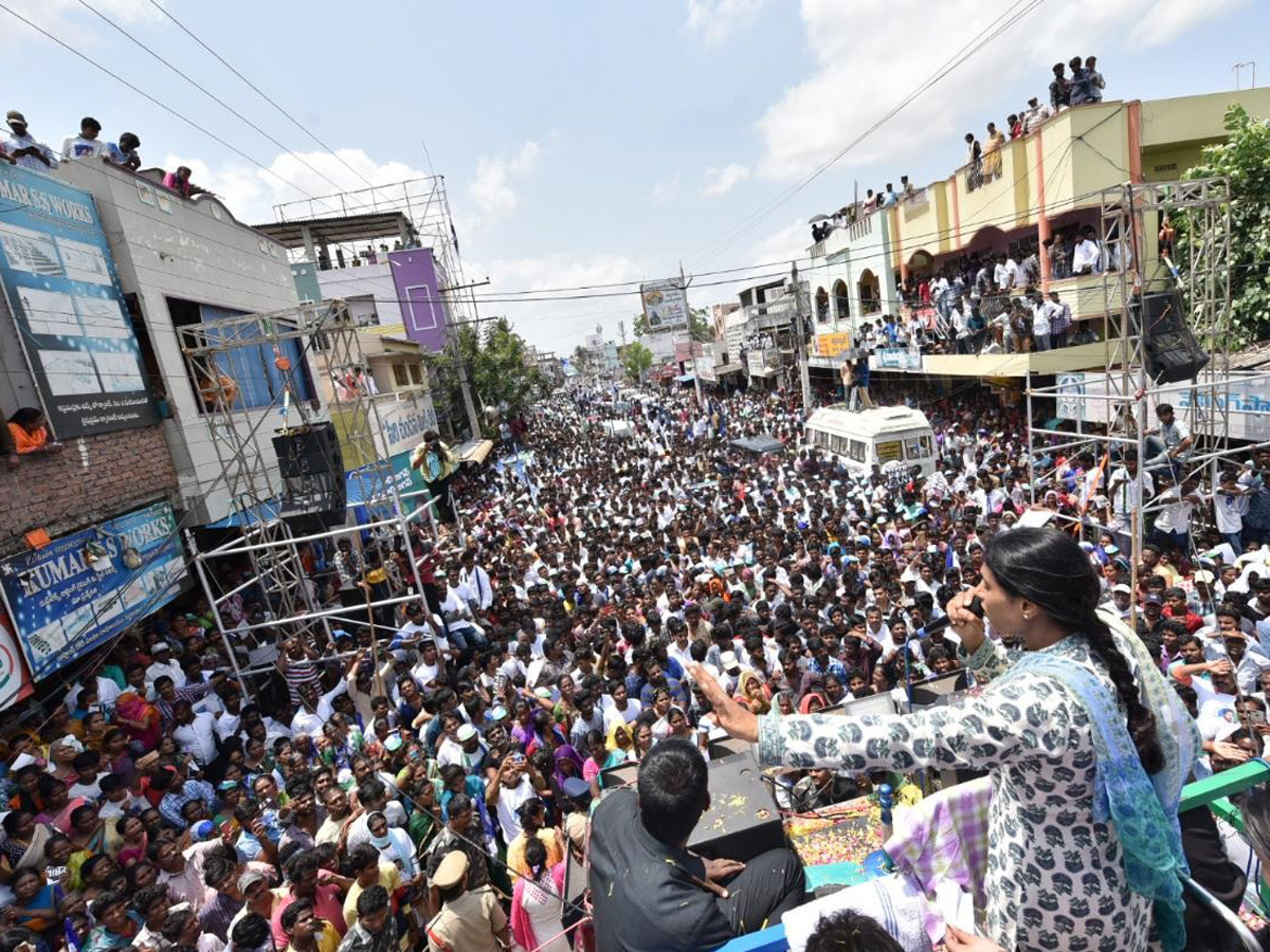 YS Sharmila Speech In Rajahmundry Public Meeting Photo Gallery - Sakshi13