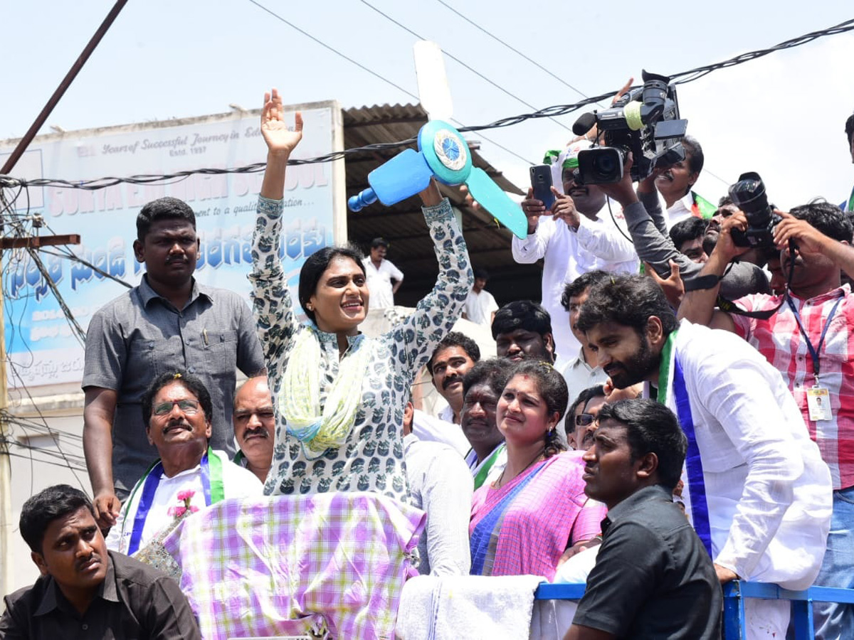 YS Sharmila Speech In Rajahmundry Public Meeting Photo Gallery - Sakshi6