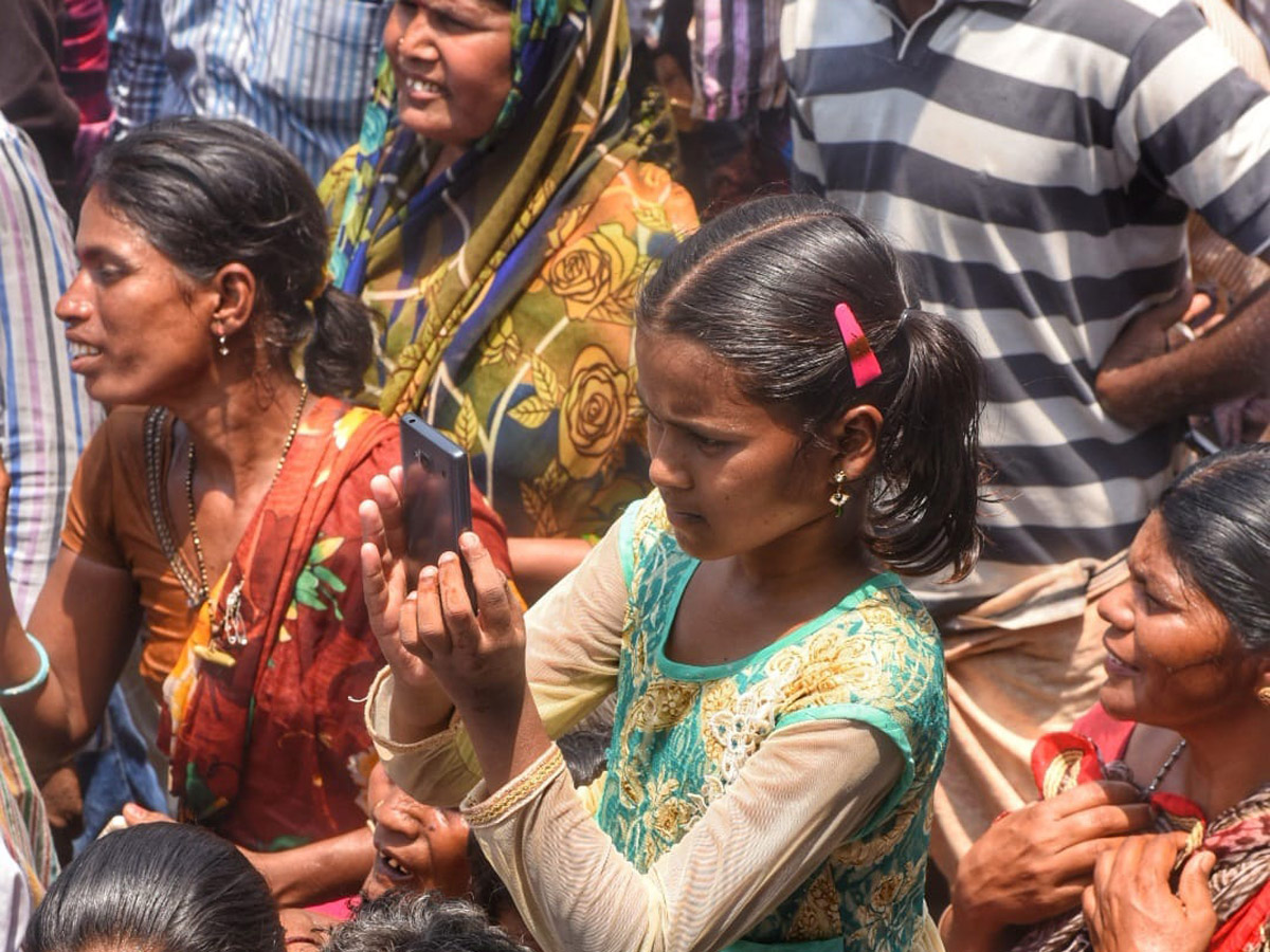 YS Vijayamma Public Meeting at narpala Photo Gallery - Sakshi13