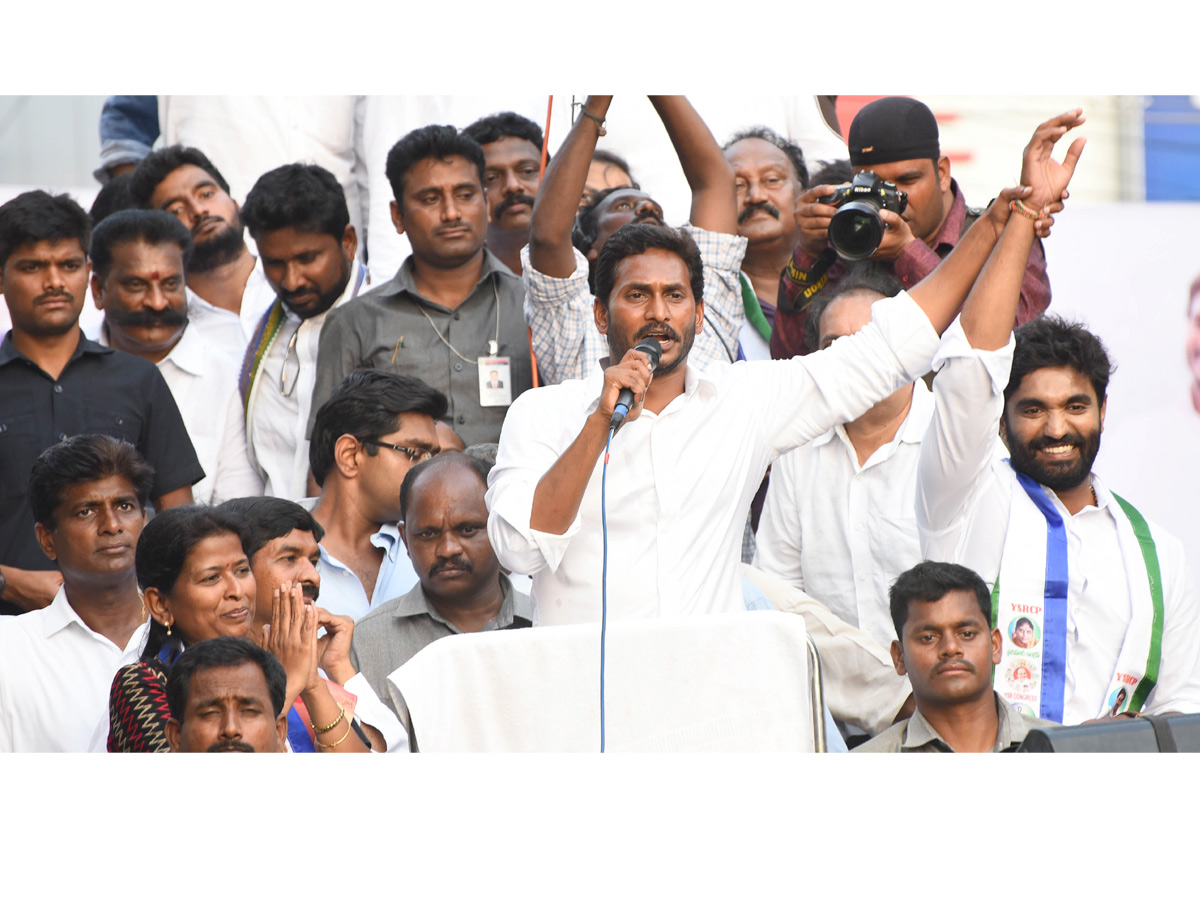 YS jagan public meeting at KOVVURU Photo Gallery - Sakshi12