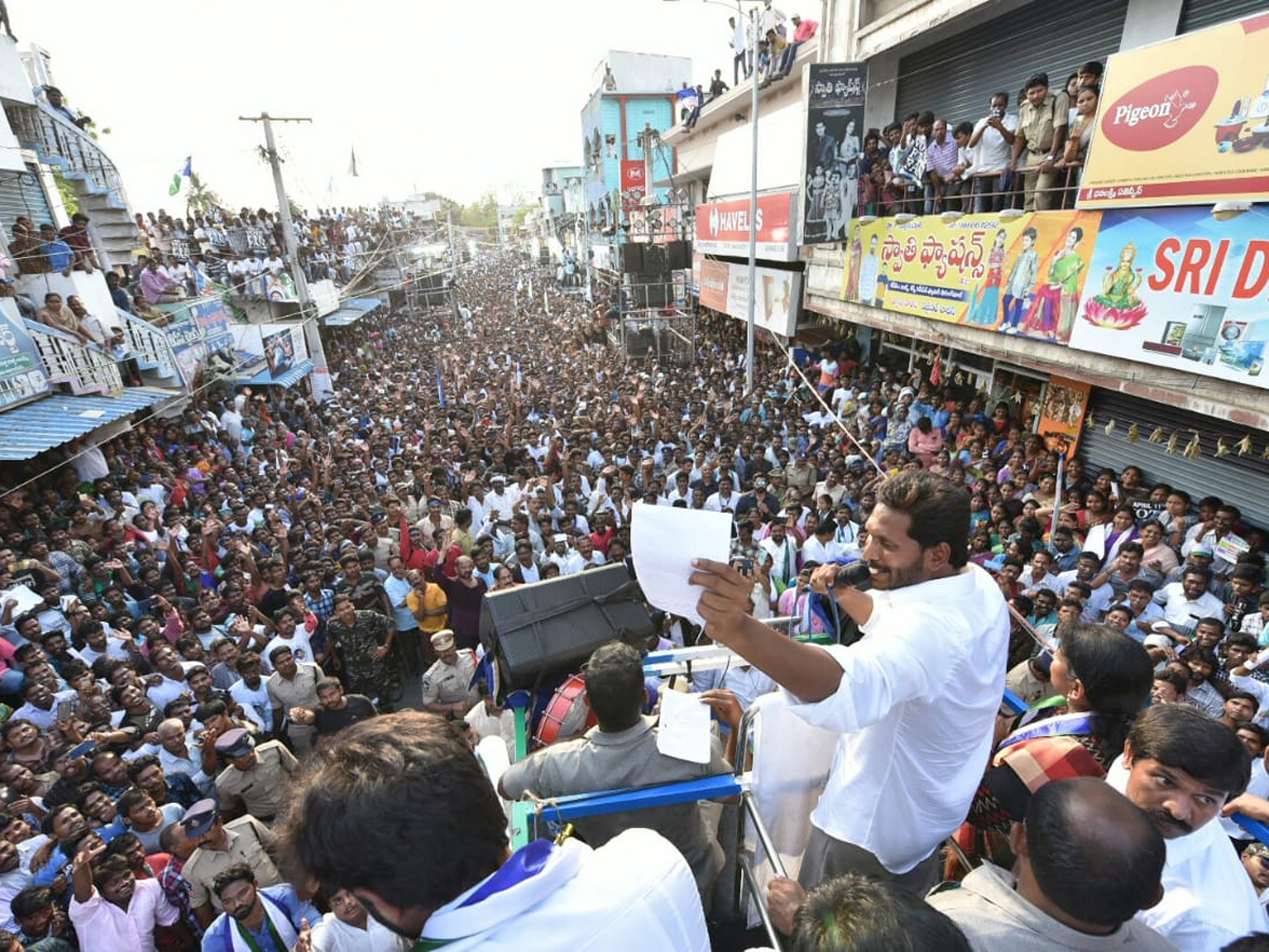 YS jagan public meeting at KOVVURU Photo Gallery - Sakshi3