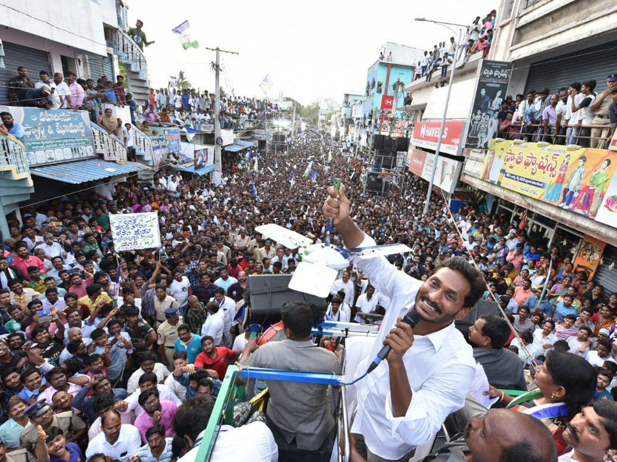 YS jagan public meeting at KOVVURU Photo Gallery - Sakshi4