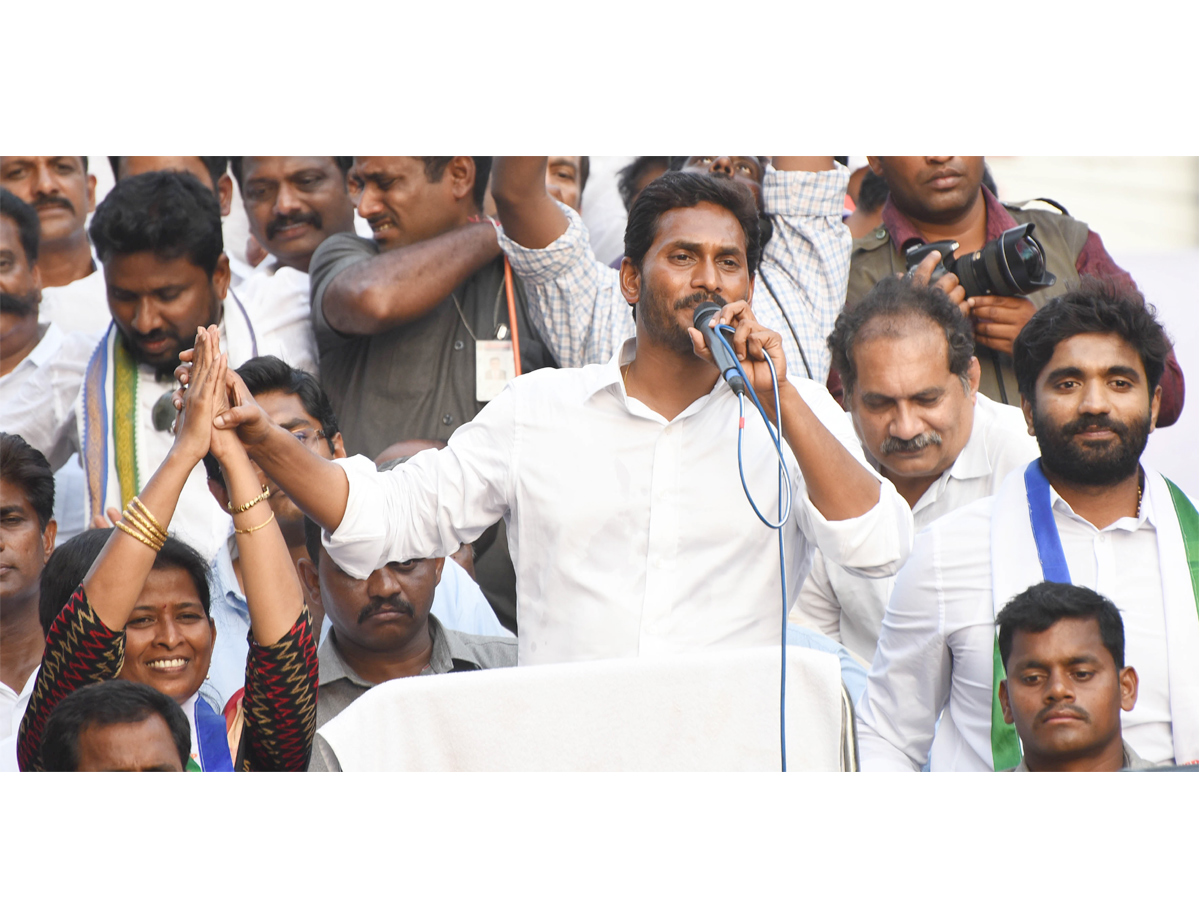 YS jagan public meeting at KOVVURU Photo Gallery - Sakshi6