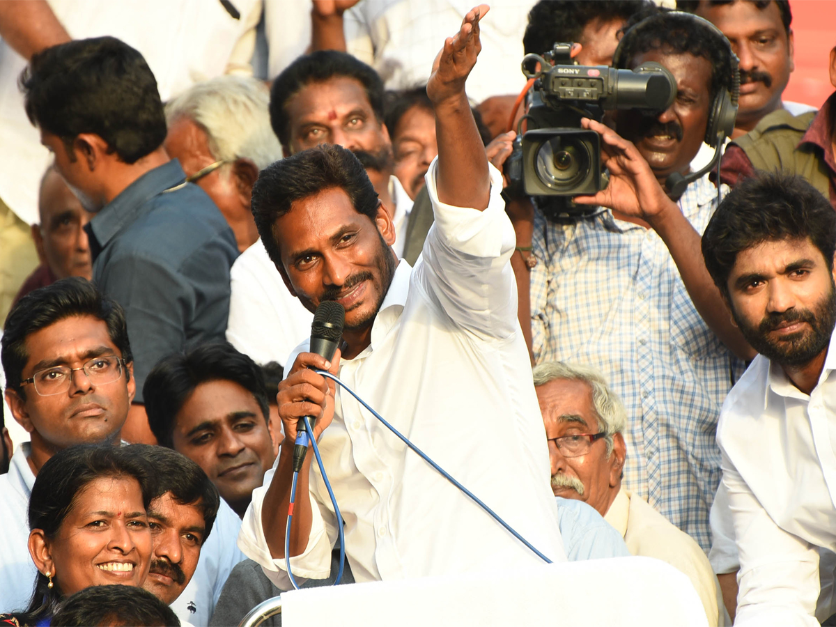 YS jagan public meeting at KOVVURU Photo Gallery - Sakshi8